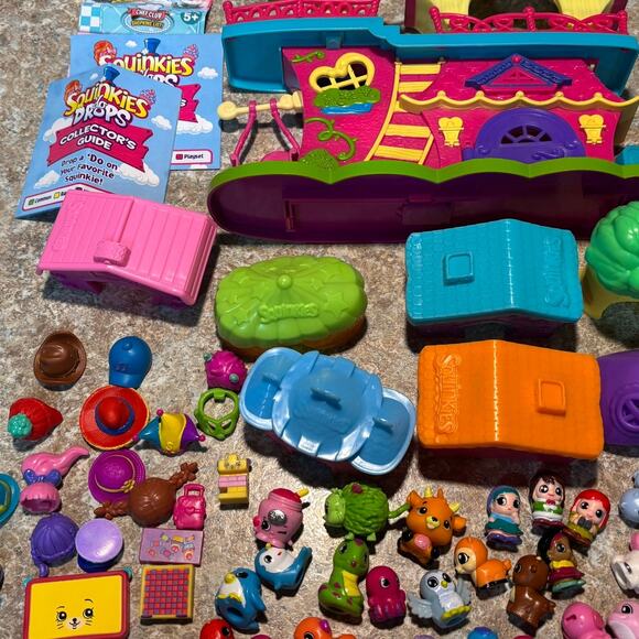 Squinkie Do Drops 80 Piece Lot Mini Figures Helicopter Club House Booklet Toys - Picture 11 of 11
